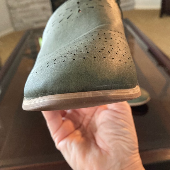 Dark green shoes, sz 8, side zipper - Picture 3 of 7